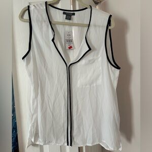 NWT  Suzy Shier Women's  Top
